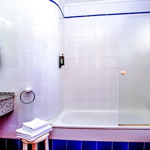 Habitación Estándar con Cama Queen